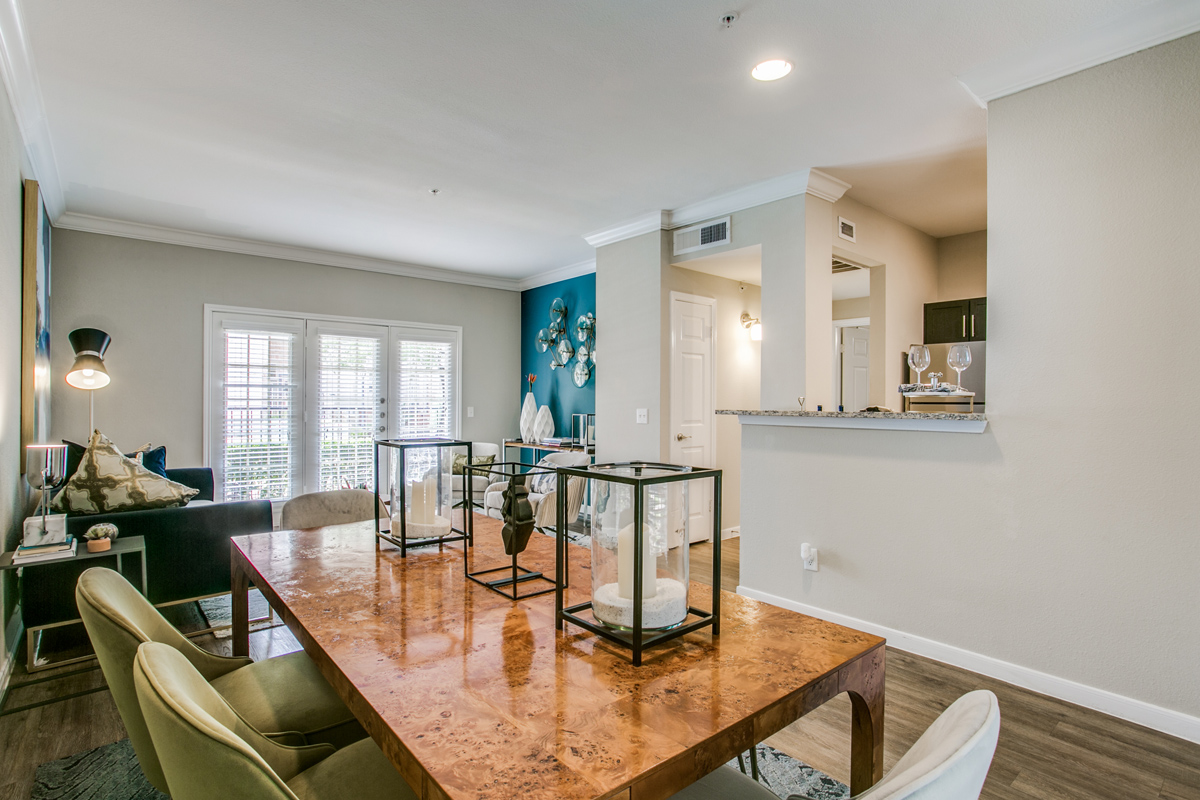 River Oaks Apartments in Houston | Essex House Apartments