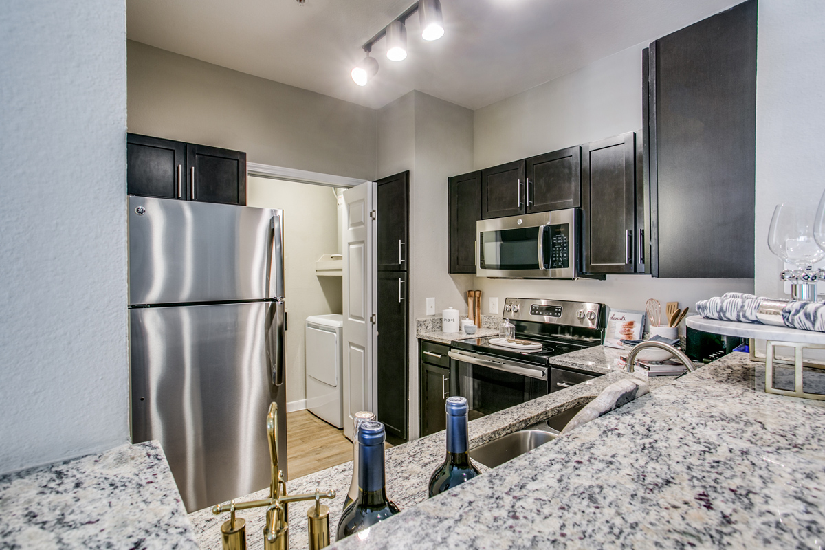 River Oaks Apartments in Houston | Essex House Apartments
